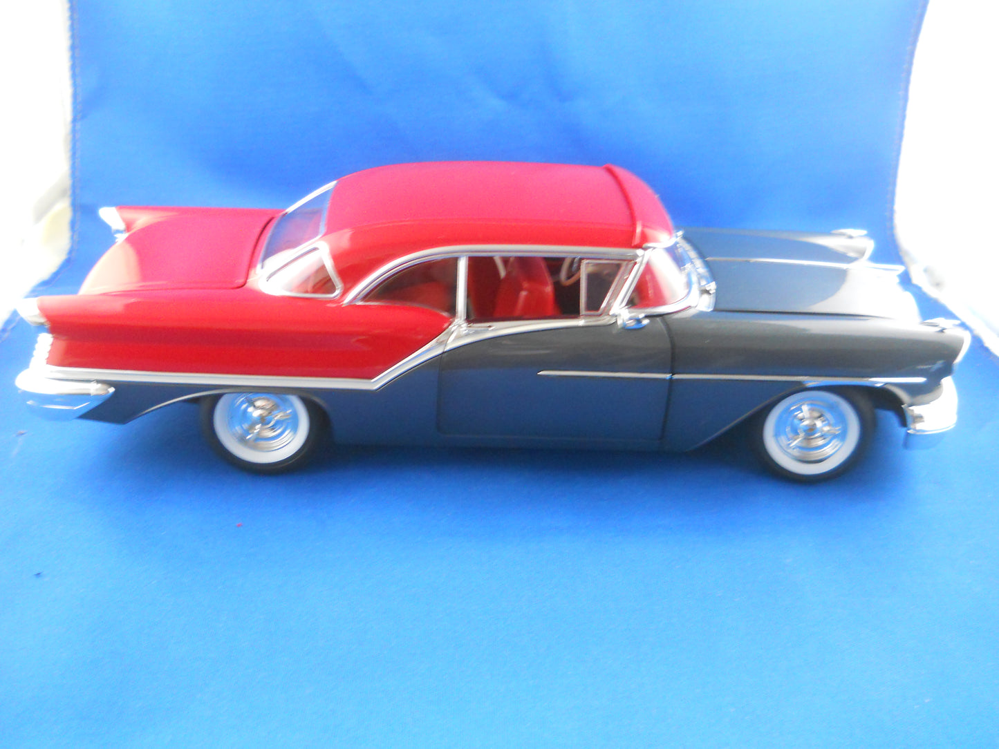 Acme 1957 Oldsmobile Super 88 1:18 Diecast Limited Edition 1 of 762